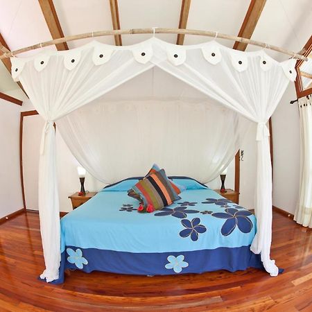Matanivusi Beach Eco Resort Serua Buitenkant foto